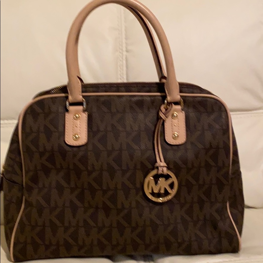 Michael Kors. Crossbody Bags